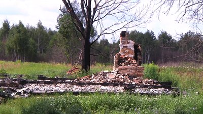 На Житомирщині пенсіонеру з села, де згоріло 27 будівель, купили хату та побутову техніку На Житомирщині пенсіонеру з села, де згоріло 27 будівель, купили хату та побутову техніку