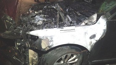 У Рівному підпалили авто, на якому їздив депутат. Обранець пов'язує це з політикою У Рівному підпалили авто, на якому їздив депутат. Обранець пов'язує це з політикою