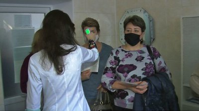 У Луцьку – черга до одного з пунктів вакцинації. Що кажуть медики