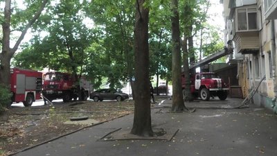 Пожежа у Херсоні: із задимленого будинку врятували двох дівчаток