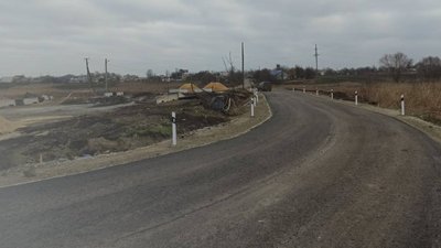 Замість зруйнованого мосту: у Боровій на Харківщині відкрили нову переправу