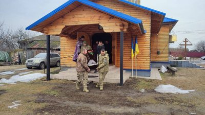 На Чернігівщині попрощалися із шістьма військовослужбовцями ЗСУ, які захищали Україну На Чернігівщині попрощалися із шістьма військовослужбовцями ЗСУ, які захищали Україну