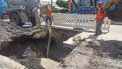 Заміна труб: у Житомирі на Лятошинського ремонтують мережі водопостачання та каналізації Заміна труб: у Житомирі на Лятошинського ремонтують мережі водопостачання та каналізації