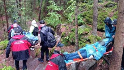 Прикарпатські рятувальники допомогли жінці, яка знепритомніла на туристичному маршруті