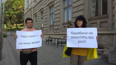 одиночний пікет біля ЛОВА одиночний пікет біля ЛОВА