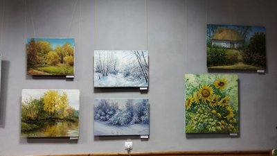 У місті на Тернопільщині відкрили виставку картин волонтерки з Білої Церкви