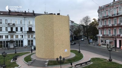 В Одесі повністю огородили пам'ятник Катерині II