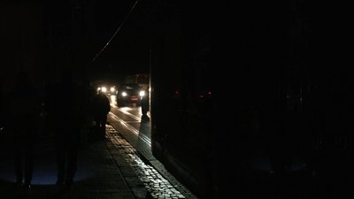 Жителів Львова просять подбати про безпеку на дорозі у темряві: як це зробити