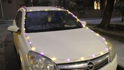 Гірлянди, новорічний дощик та кульки: Луцьком їздить новорічне таксі Гірлянди, новорічний дощик та кульки: Луцьком їздить новорічне таксі