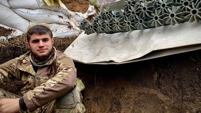 "Такі люди, як Діма, не можуть загинути". Спогади вчителів про Героя України Дмитра Коцюбайла на псевдо Да Вінчі "Такі люди, як Діма, не можуть загинути". Спогади вчителів про Героя України Дмитра Коцюбайла на псевдо Да Вінчі