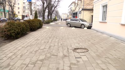 У центрі Житомирі просідає та ламається тротуарна плитка. Хто її ремонтуватиме У центрі Житомирі просідає та ламається тротуарна плитка. Хто її ремонтуватиме