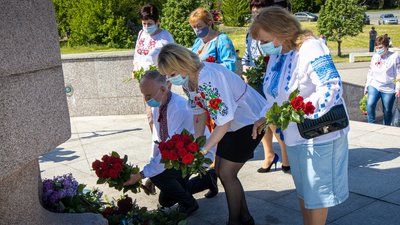 На Дніпропетровщині вшанували пам'ять жертв політичних репресій, – фоторепортаж На Дніпропетровщині вшанували пам'ять жертв політичних репресій, – фоторепортаж