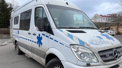 Миколаївському пологовому будинку передали карету швидкої допомоги