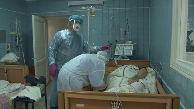 Везуть звідусіль: на 60% заповнене ковідне відділення у Золотоніській лікарні Везуть звідусіль: на 60% заповнене ковідне відділення у Золотоніській лікарні