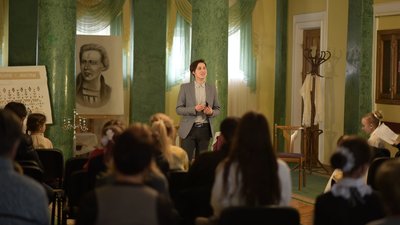 У Луцьку юні актори з батьками читали листи Лесі Українки У Луцьку юні актори з батьками читали листи Лесі Українки