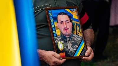 В Ужгороді попрощалися із полеглим на війні Радіоном Миковичем В Ужгороді попрощалися із полеглим на війні Радіоном Миковичем