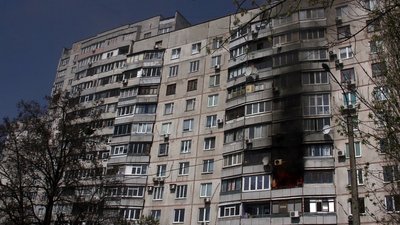 У Харкові російський снаряд влучив у 12-поверхівку: пожежу загасили У Харкові російський снаряд влучив у 12-поверхівку: пожежу загасили
