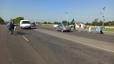 Жителі Воскресенської ОТГ влаштували безстрокову акцію. Протестувальники перекрили трасу Жителі Воскресенської ОТГ влаштували безстрокову акцію. Протестувальники перекрили трасу