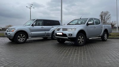 Двоє волонтерів-іноземців привезли до Дніпра автівки для ЗСУ Двоє волонтерів-іноземців привезли до Дніпра автівки для ЗСУ