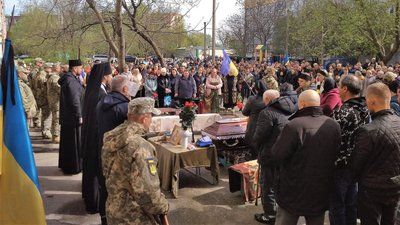 У Кропивницькій громаді на Кіровоградщині попрощалися з бойовим медиком Андрієм Зосімовим У Кропивницькій громаді на Кіровоградщині попрощалися з бойовим медиком Андрієм Зосімовим