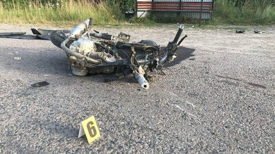 На Рівненщині мотоцикліст врізався в бус, яким керував громадянин США