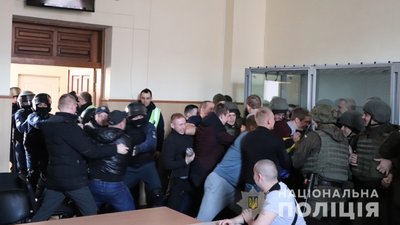 Харківські поліцейські відпрацювали дії в разі заворушень у судах Харківські поліцейські відпрацювали дії в разі заворушень у судах