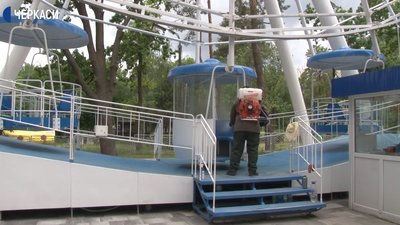 У черкаському парку "Сосновий бір" продезінфікували атракціони
