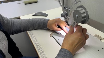 У Прилуках волонтери роздають флікери школярам У Прилуках волонтери роздають флікери школярам