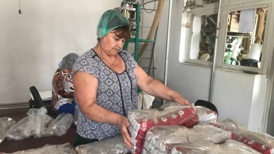 Сортування гречки на підприємстві в Байківцях Сортування гречки на підприємстві в Байківцях