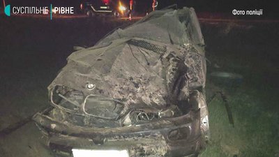 ДТП на Рівненщині: поліцейське авто після зіткнення злетіло в кювет ДТП на Рівненщині: поліцейське авто після зіткнення злетіло в кювет