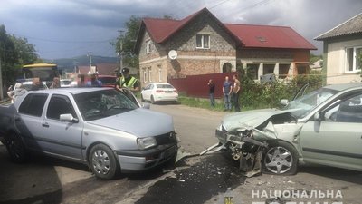 На Мукачівщині сталася потрійна ДТП: травмовані четверо людей
