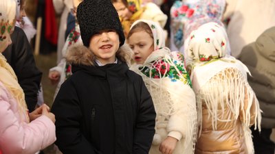Купалися в озері та освячували воду у музеї. Як святкували Водохреще у Чернівцях Купалися в озері та освячували воду у музеї. Як святкували Водохреще у Чернівцях
