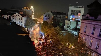 У Франківську вирує негода. Десяток вулиць без світла У Франківську вирує негода. Десяток вулиць без світла