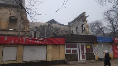 В Одесі обвалилася закинута будівля фабрики морозива В Одесі обвалилася закинута будівля фабрики морозива