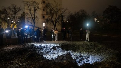 Вирва на території кампусу ДТЕУ внаслідок російської атаки