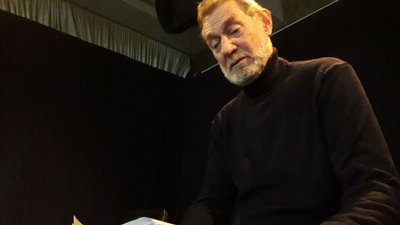 У сумському театрі читають п'єси для глядачів У сумському театрі читають п'єси для глядачів