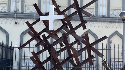 У Дніпрі встановили "Хрест ЗСУ" У Дніпрі встановили "Хрест ЗСУ"