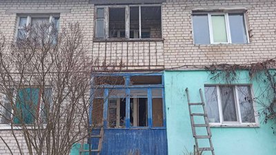 Через обстріли зі сторони РФ у Середино-Будській громаді на Сумщині пошкоджені два будинки та електромережі Через обстріли зі сторони РФ у Середино-Будській громаді на Сумщині пошкоджені два будинки та електромережі