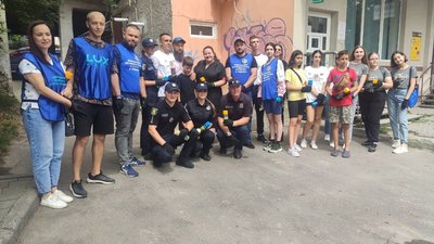 Учасники акції "Намалюй життя" у місті Тернополі