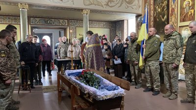 Поховали в чужому місці, бо дім — в окупації. Історія 20-річного танкіста з Луганщини Поховали в чужому місці, бо дім — в окупації. Історія 20-річного танкіста з Луганщини