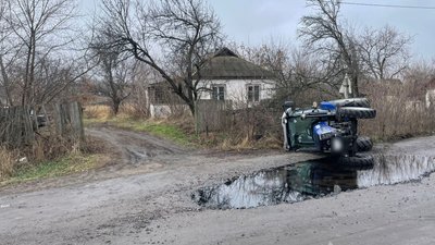 Перекинув трактора і пішов просити допомоги