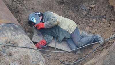 Шостий день ремонтують. Комунальники продовжують відновлювати водовід Дніпро-Миколаїв Шостий день ремонтують. Комунальники продовжують відновлювати водовід Дніпро-Миколаїв