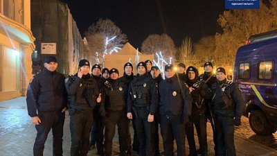 У новорічну ніч поліцейські Одещини опрацювали понад 1000 викликів У новорічну ніч поліцейські Одещини опрацювали понад 1000 викликів