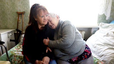 Нас вивезли "Білі янголи". Історія матері з сином, які евакуювалися з Бахмута до Дніпра Нас вивезли "Білі янголи". Історія матері з сином, які евакуювалися з Бахмута до Дніпра