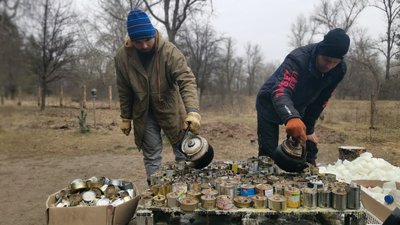 "Без тепла хлопцям ніяк": волонтери із Полтави виготовили 6,5 тисяч окопних свічок для військових "Без тепла хлопцям ніяк": волонтери із Полтави виготовили 6,5 тисяч окопних свічок для військових