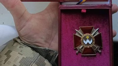 Орденом Богдана Хмельницького нагородили військовослужбовця з Вінниччини Романа Кліпача Орденом Богдана Хмельницького нагородили військовослужбовця з Вінниччини Романа Кліпача