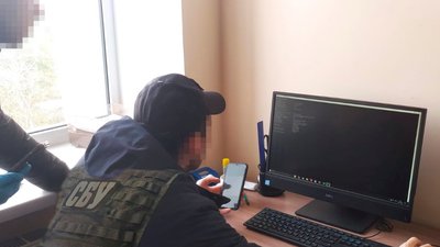 Передавав конфіденційну інформацію з бази даних — у Сумах повідомлено про підозру працівнику податкової Передавав конфіденційну інформацію з бази даних — у Сумах повідомлено про підозру працівнику податкової