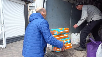 Полтавські волонтери збирають та передають гуманітарну допомогу в інші області Полтавські волонтери збирають та передають гуманітарну допомогу в інші області