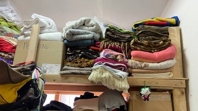 «Шафа добра»: у Полтаві переселенцям безплатно роздають одяг та речі «Шафа добра»: у Полтаві переселенцям безплатно роздають одяг та речі