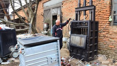 У Гайвороні на Кіровоградщині сортують сміття У Гайвороні на Кіровоградщині сортують сміття